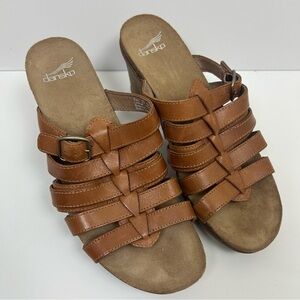 Dansko Dina Brown Woven Leather strappy block heel sandals size: 39 (8.5/9)